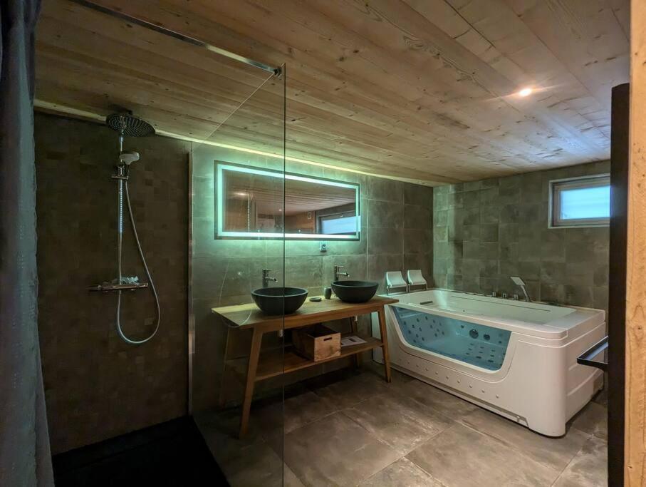 Chalet Des Belles Roches, 14 Pers, Garden, Sauna ลาแบรส ภายนอก รูปภาพ