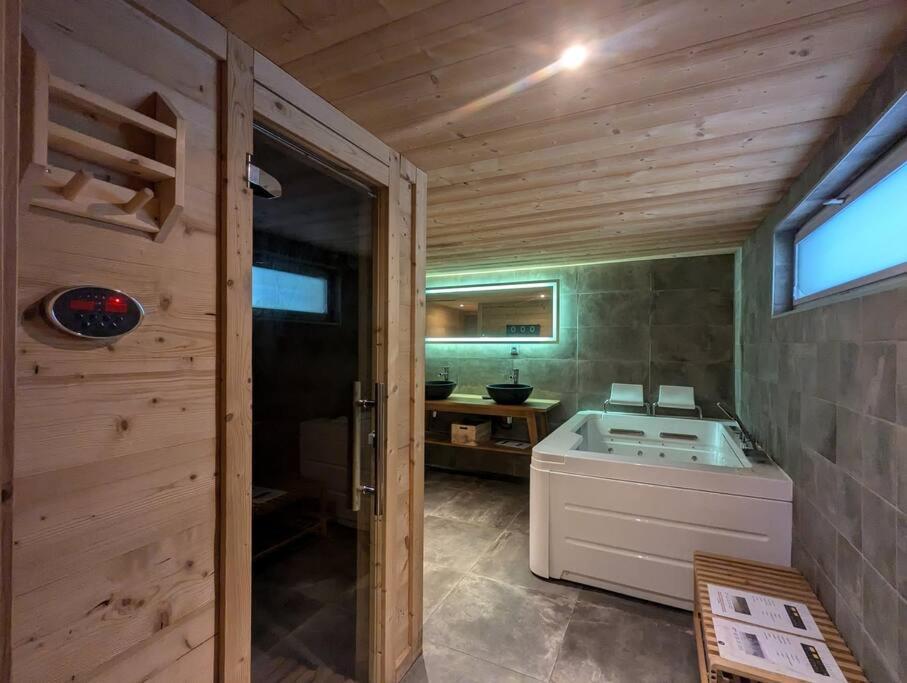 Chalet Des Belles Roches, 14 Pers, Garden, Sauna ลาแบรส ภายนอก รูปภาพ